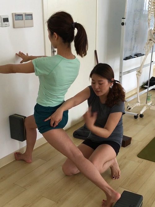 Baidu Cloud bocor: Wanita kanthi katrampilan nindakake yoga